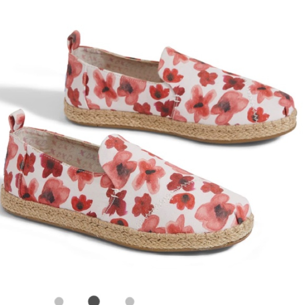 TOMS poppy watercolor floral woman shoes. Size 7.5